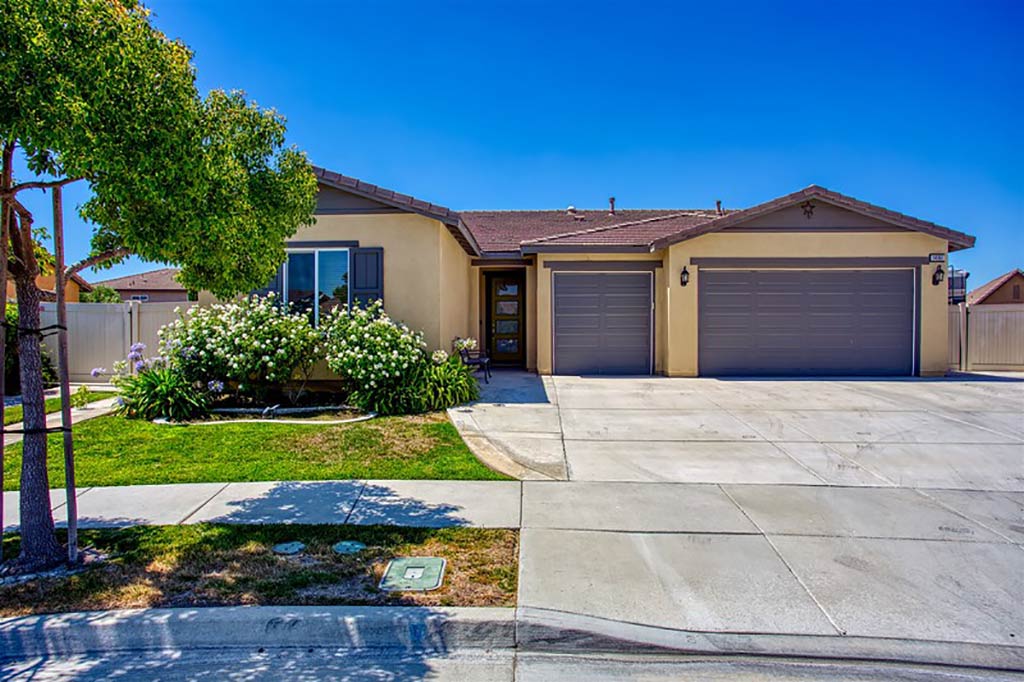 Photo of 14961 Burrows Way, Eastvale, CA 92880